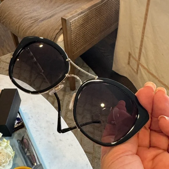 Burberry Black Sunglasses - Picture 6 of 10